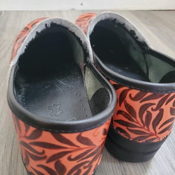 Dansko Professional Clogs Womens Size 11 EU 42 Orange Black Floral Patent Nurse - Picture 6 of 10